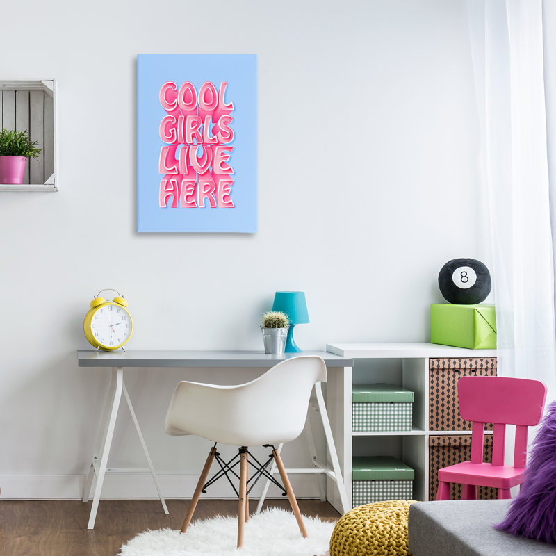 «Cool Girls Live Here» par Martina Pavlova, H 30 po x l 20 po