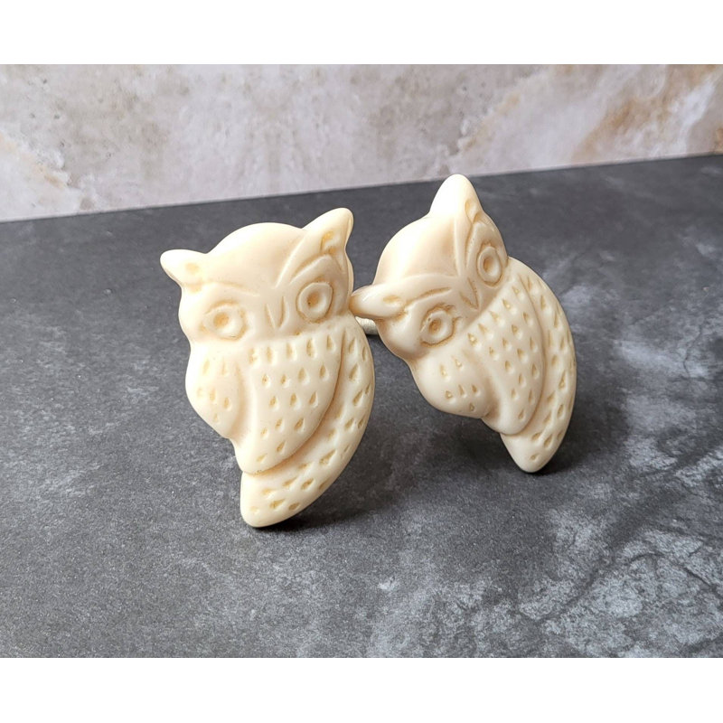 Distressed Cream Screech Owl Knob