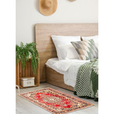 Royal Mahal Red Rug 2'10" x 4'11"