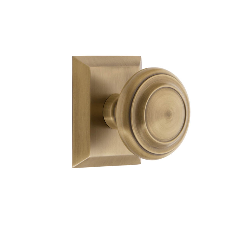 Rosette Grandeur Fifth Avenue Square avec bouton circulaire, Laiton rétro, 2.375"