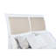 Grand lit à panneau tapissier blanc avec design bord de mer, accents et emplacement stable dans la chambre