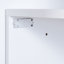 Lit escamotable simple avec tablettes ouvertes et tiroirs de rangement, armoire et table intégrées, blanc