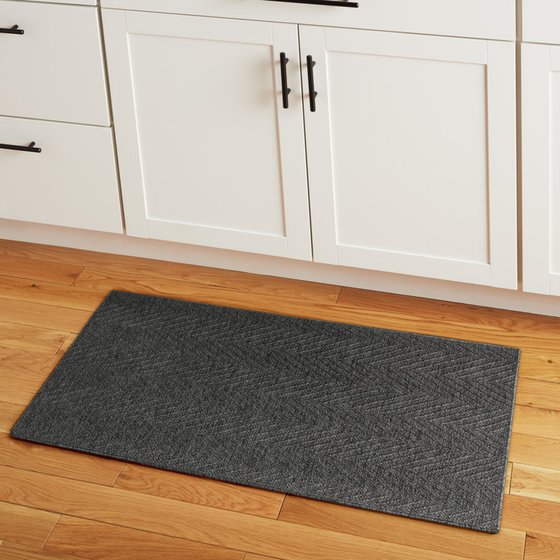 Tapis noir uni texturé à motif de chevrons Town & Country Country, Rectangle 2 pi 11,4 po x 4 pi 11,1 po