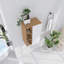 Armoire de salle de bain murale 16 pouces avec porte simple et tablettes ouvertes, panneaux de porte bicolores