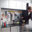 Armoire de garage murale Nova gris métallique, solution de rangement durable et peu encombrante pour la vie organisée.