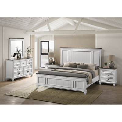 Ensemble de chambre à coucher en bois Clelane avec lit à panneaux Shiplap, commode, miroir et deux tables de chevet