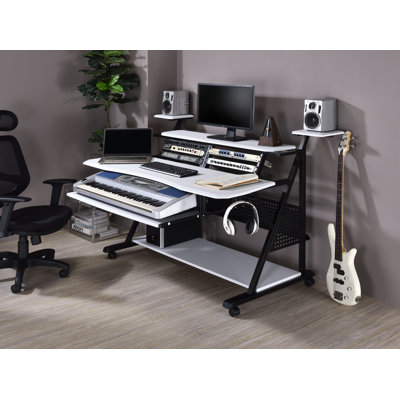 Bureau de musique blanc et noir
