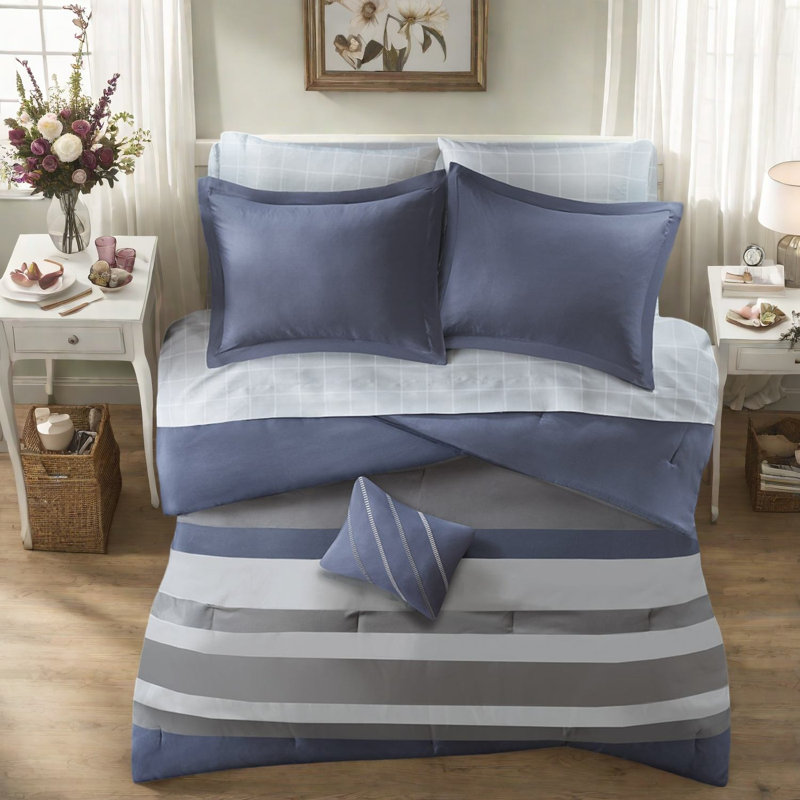 Hypoallergenic Bedding Sets, Polyester Material, Modern Striped Design, Home Use