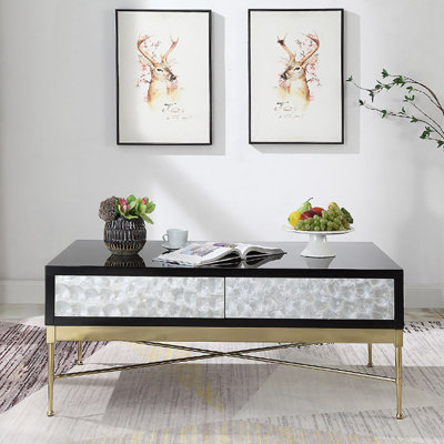 Table basse à 4 pieds avec rangement