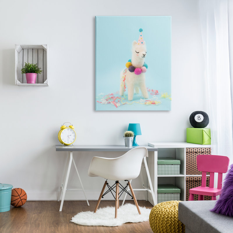 «Pastel Llama Party Hat Celebration» par Lemon & Sugar - photographie, H 48 po x l 36 po x P 1,5 po, Toile tendue