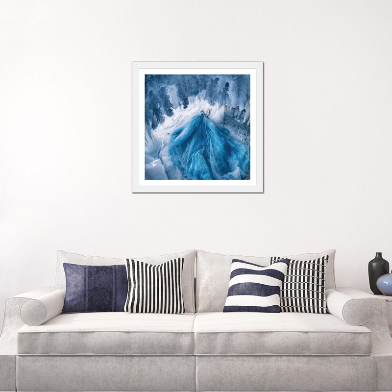 «Ice Cave with Shaggy Icicles» par Hobopeeba - reproduction d'art, Papier encadré blanc, Blanc, H 24 po x l 24 po x p 1 po