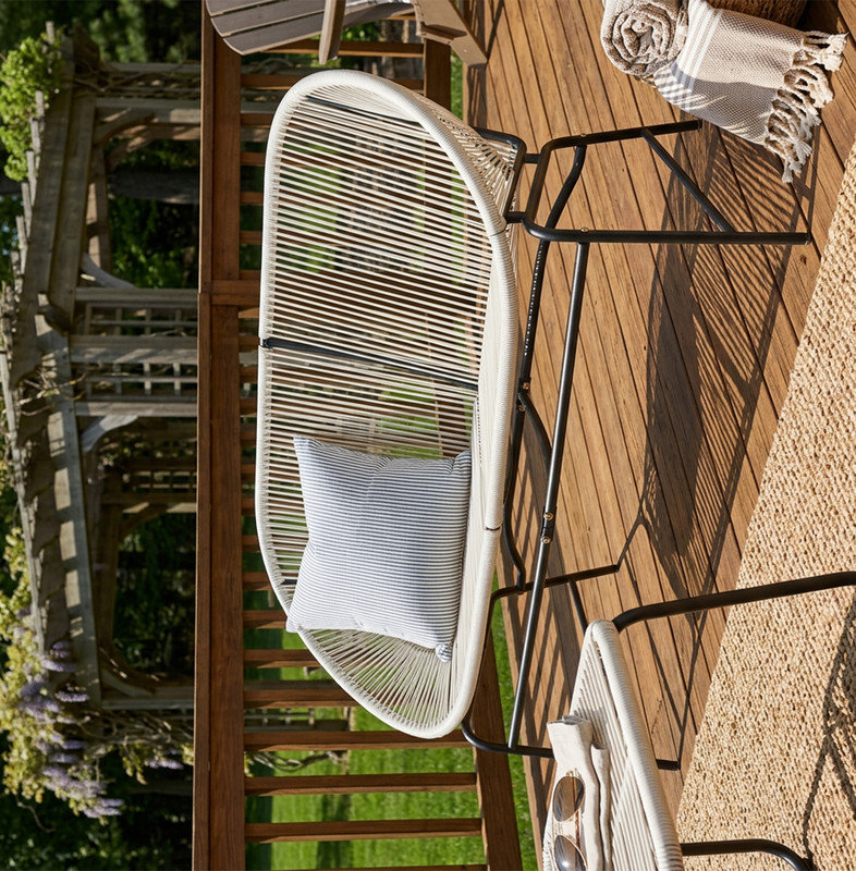 OUTDOOR PATIO WICKER LOVE SEAT, WHITE PE RATTAN & IRON FRAME, SET OF 1