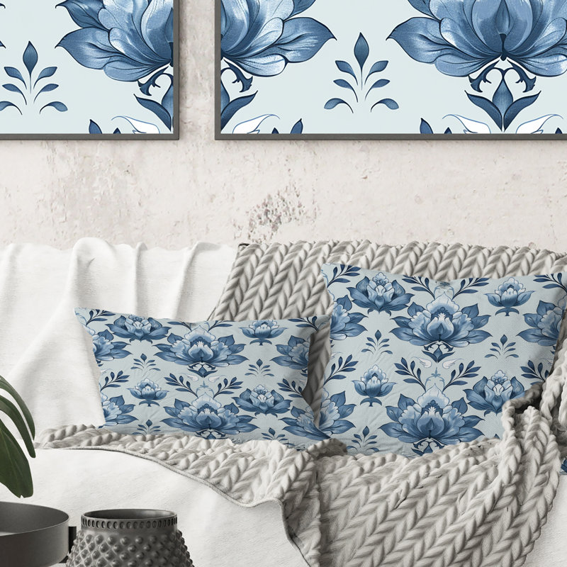 Coussin floral bleu I, H 16 po x l 16 po