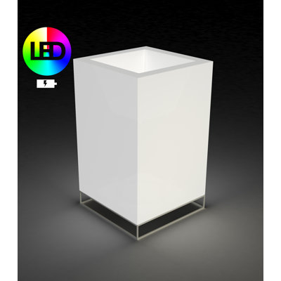 Vela Resin Pot Planter