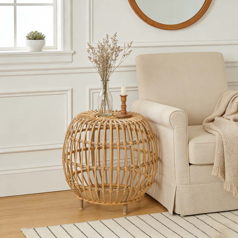 Table d'appoint en faux rotin