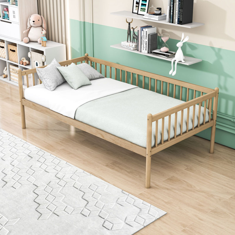 Lit double en bois avec barrières de sécurité et grand espace de rangement sous le lit, Naturel