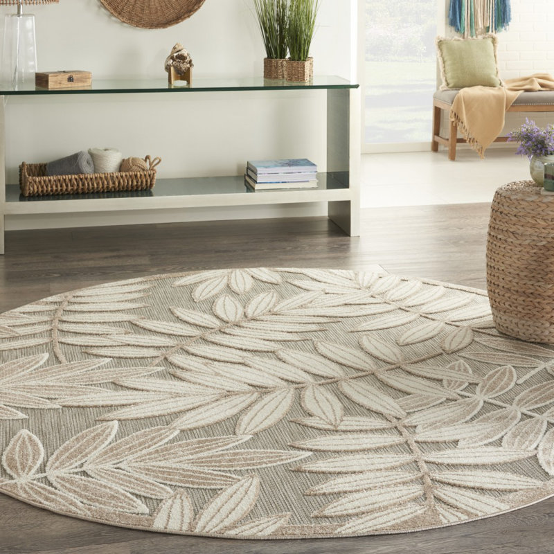 Arnhold Floral Indoor/Outdoor Area Rug in Tan/Cream/Gray, Round 5'3"