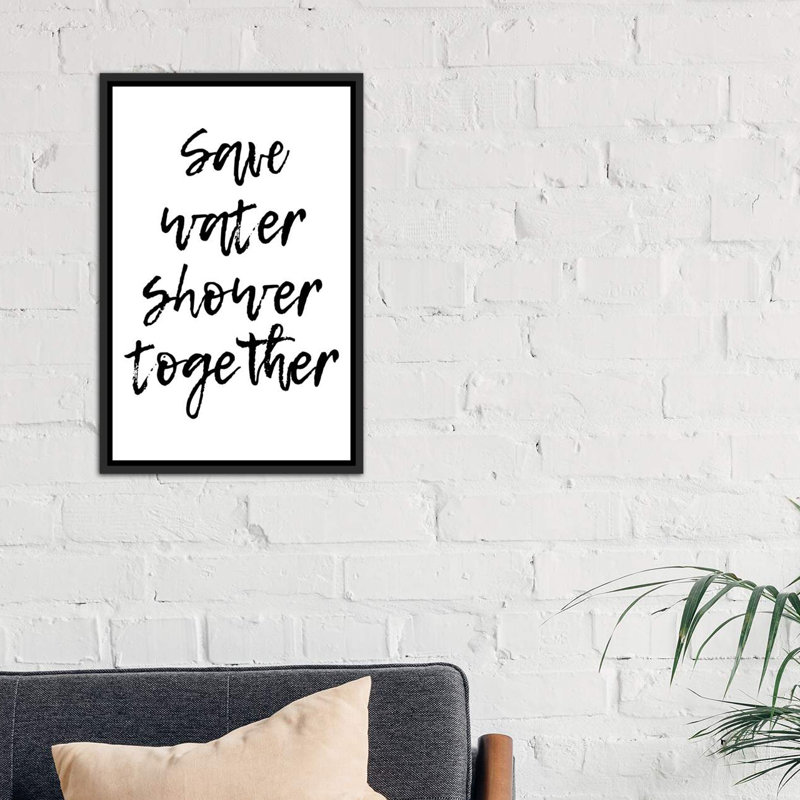 "Save Water douche Together" par Pixy Paper-impression d’art textuel, Toile avec cadre en bois brun
