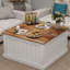 Table basse blanche rustique, carré de 31,5 po avec plateau relevable. Compartiment de rangement dissimulé pour la table de salon. Perfection du grain de bois texturé. Équipement de levage. Peinture. Article d'assemblage simple inspiré