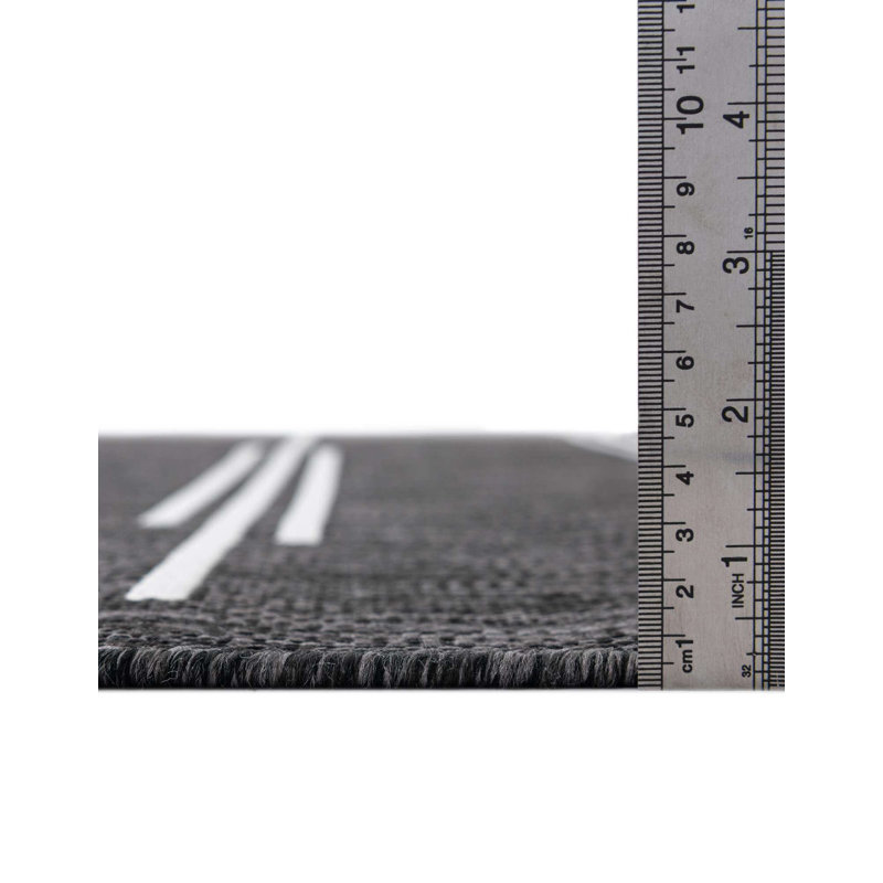 Tapis intérieur / extérieur en polypropylène géométrique tissé à la machine en noir / blanc, Rectangle 7 pi 1 po x 10 pi