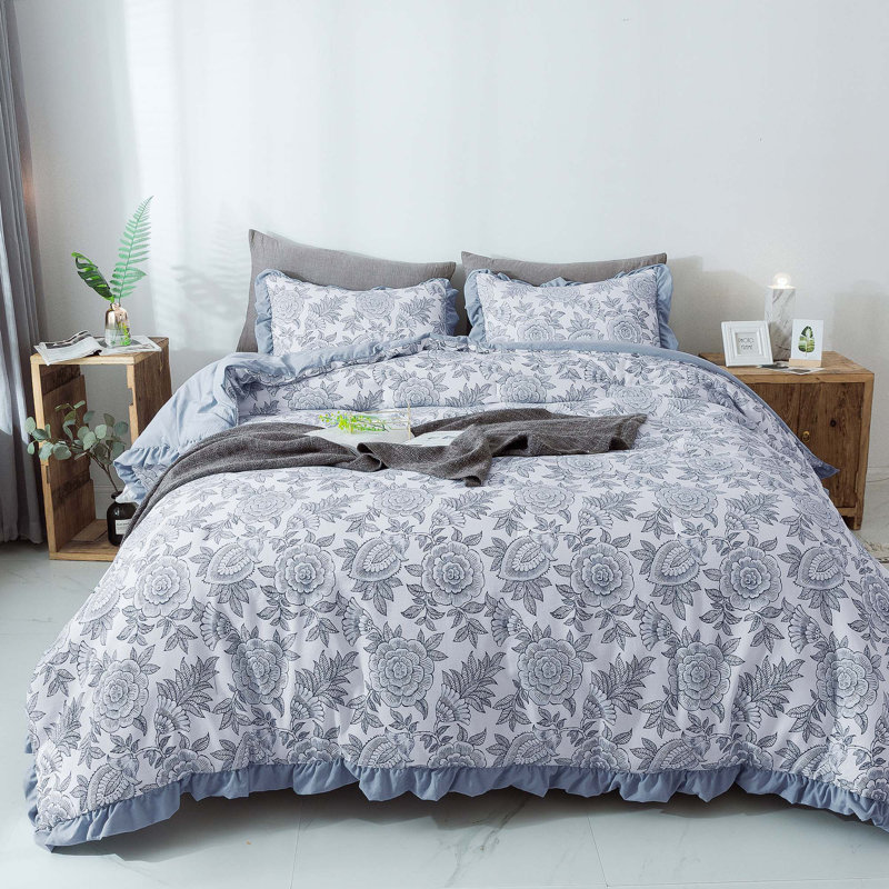 Microfiber / Polyester Floral Comforter, Queen Comforter + 2 Shams