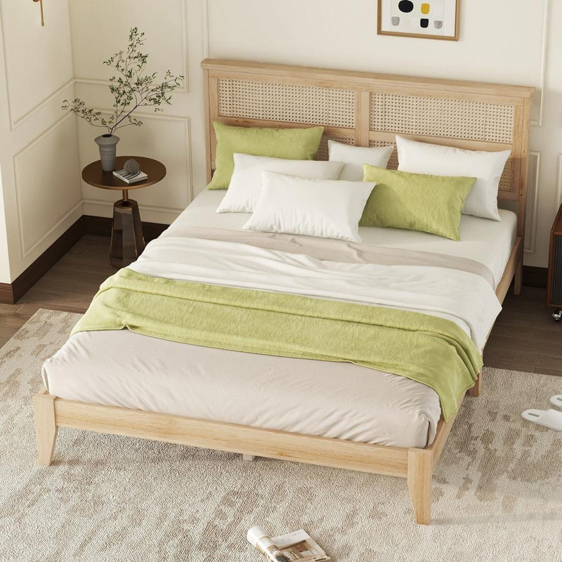 Structure de grand lit en rotin naturel avec tête de lit à DEL et pieds en bois, aucun sommier nécessaire