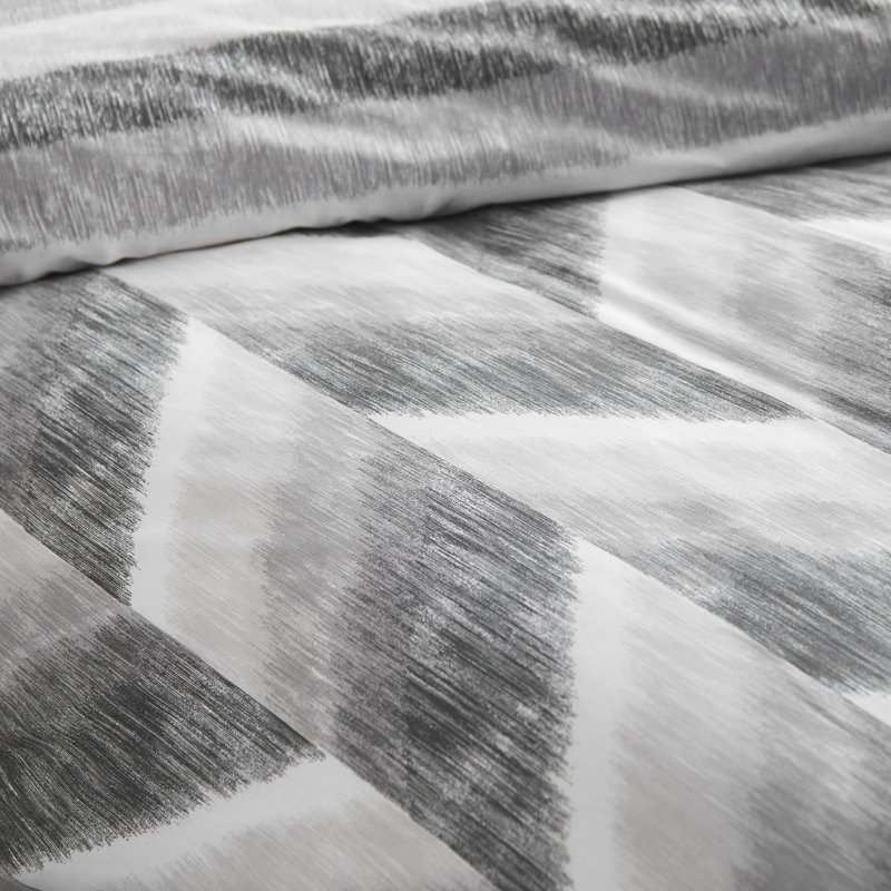 Kamari Stripe Reversible Duvet Cover Set, Kingsize - 2 Standard Pillowcases