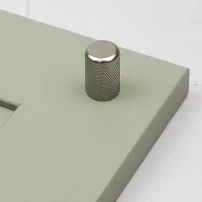 Knurled Cylinder Knob in Multiple Finishes