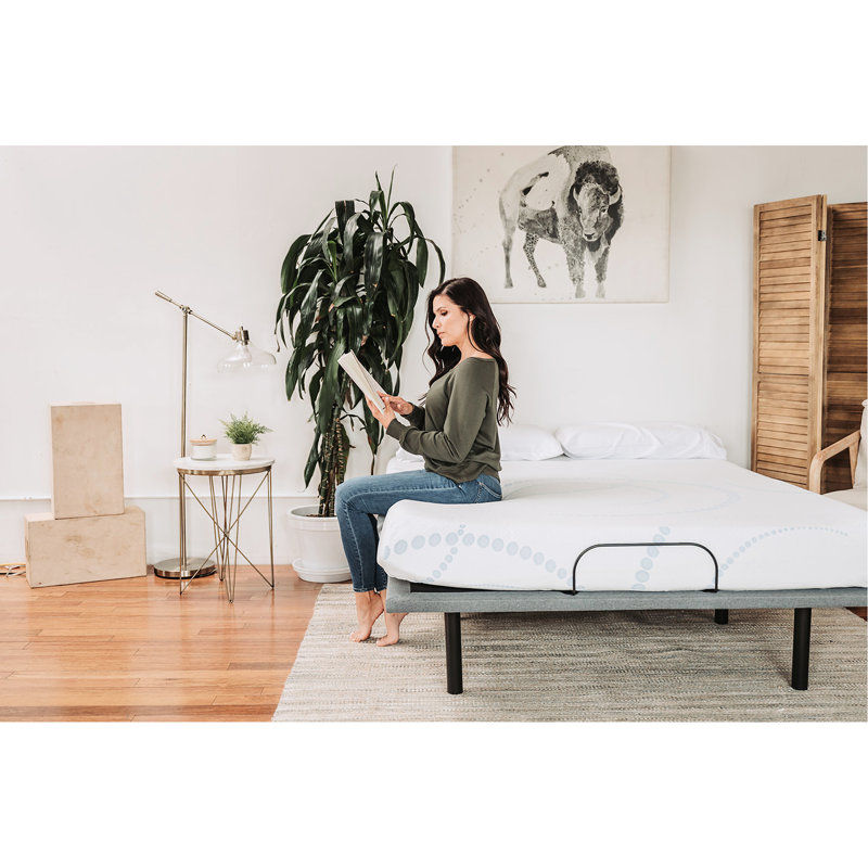 Matelas en mousse à mémoire de forme de 8 po pour grand lit - blanc / bleu Sensible 6 po. Base sans mouvement, taille 2 po avec expérience dense de 6 po pour un sommeil détendu