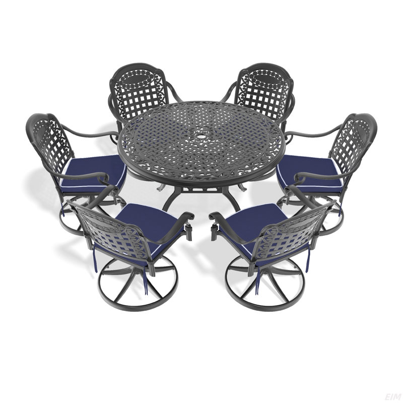 L'ensemble de salle à manger en fonte d'aluminium toutes saisons comprend des chaises pivotantes et une table avec un cadre noir