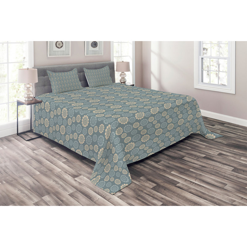 Floral Coverlet, King Bedspread + 2 Shams