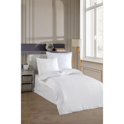 Quiltisse Bedspread with Pillowcases Included