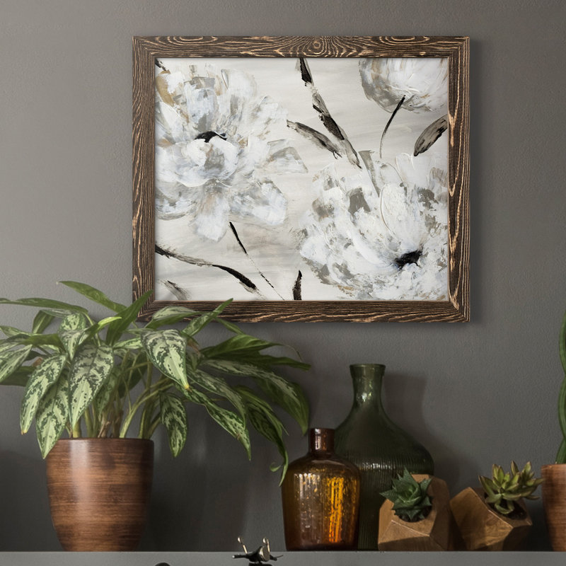 Misty Morning Blooms - Reproduction d'art sur papier encadrée, H 24 po x l 18 po x P 1,5 po, Noyer