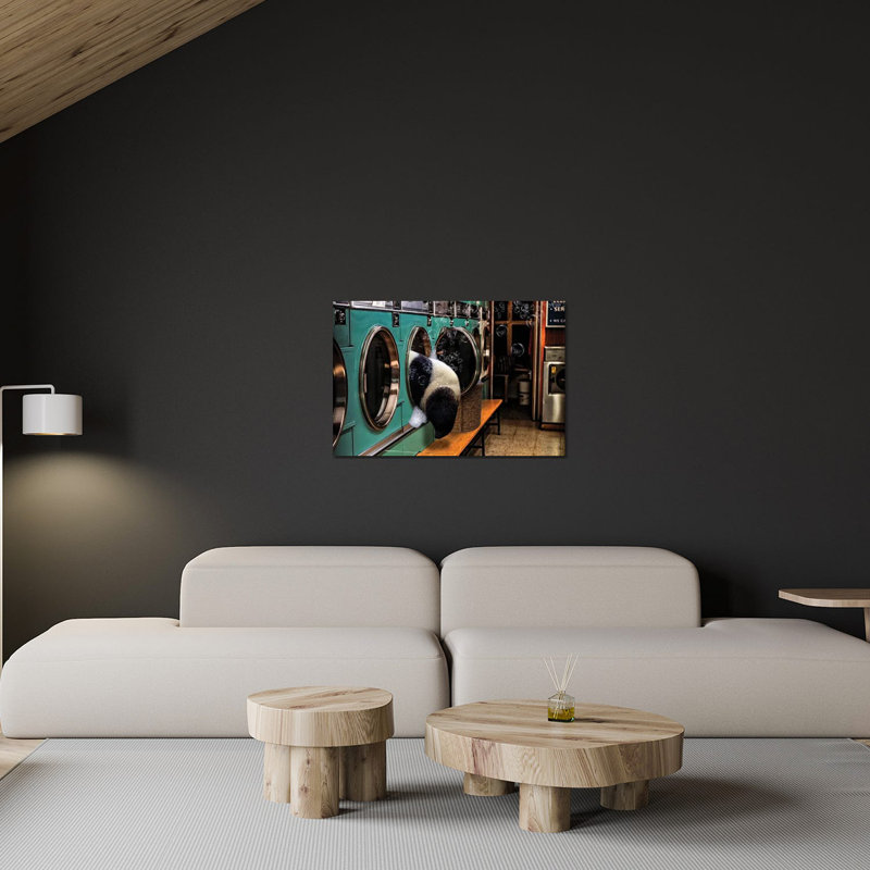 Laundry Laundry par Karen Cantuq - photographie sans cadre, H 16 po x l 24 po x P 0,25 po