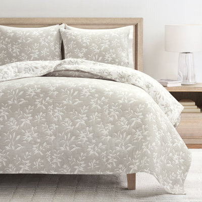 Floral Jacquard Reversible Soft Matelassé Quilt 3Pc Set