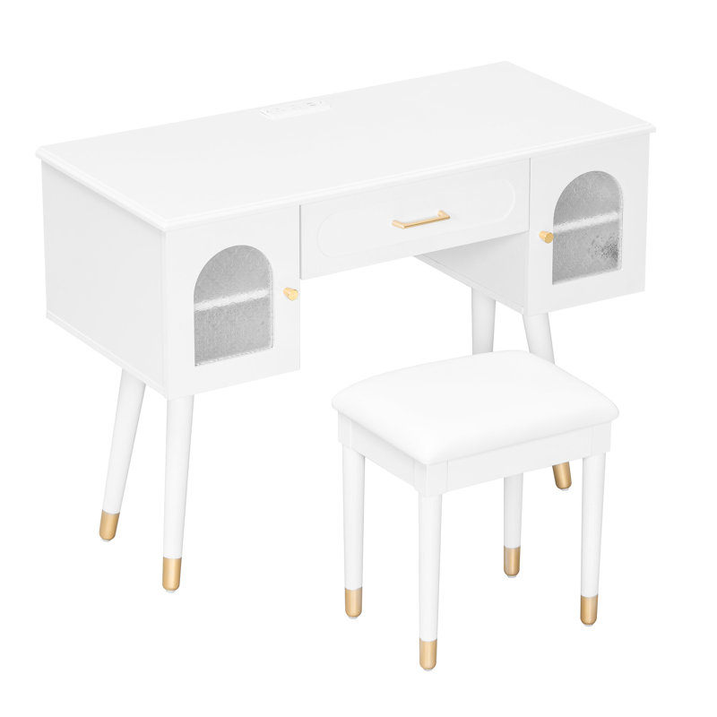 Meuble-lavabo blanc polyvalent avec charge, compartiments de rangement et table de maquillage de construction avec alimentation intégrée, armoires, conception détaillée