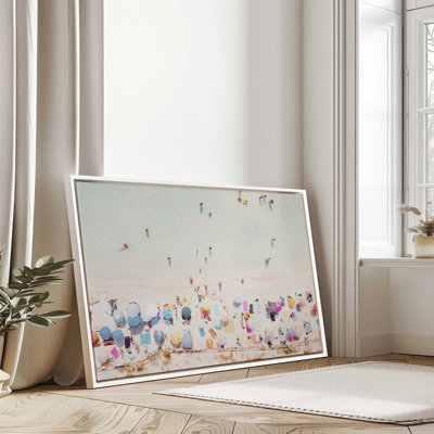«Beach Umbrella Dance», reproduction sur toile, dans un cadre en chrome poli, 12 po x 18 po