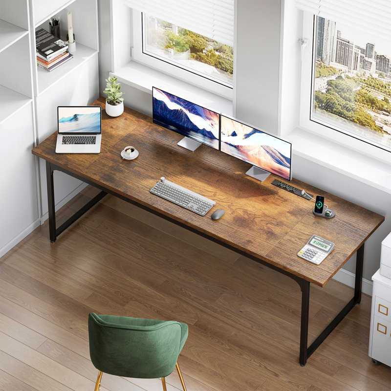 Bureau 71 po avec grand espace de travail, bureau personnel avec prises encastrées, bureau de direction avec ports USB