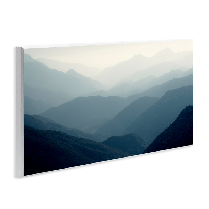 Plaque murale Foggy Blue Mountains, design par Gemma Bardot