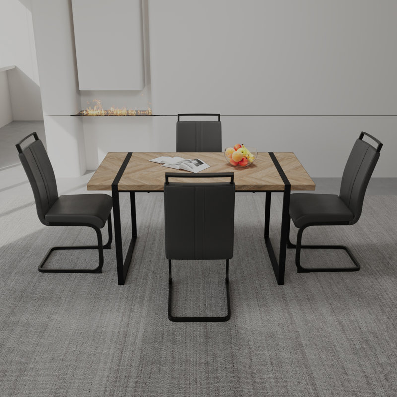 Ensemble de salle à manger rectangulaire 4 pièces de style industriel rural, table de 150 cm en MDF bois clair avec chaises sans accoudoirs en PU et pieds en métal noir