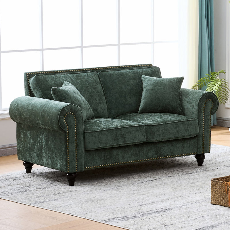 Canapé rembourré en chenille de 63 po avec accoudoirs roulés Modern 63 po pour le salon, structure et pieds en bois massif, rembourrage en mousse haute densité, tissu en velours doux, garniture cloutée incurvée, assise mi-moelleuse, s'adapte