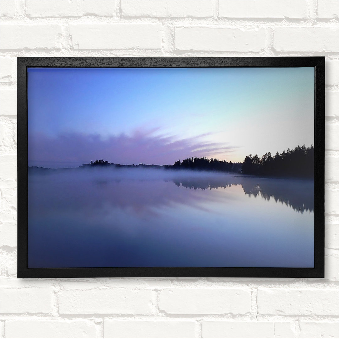 Tranquil Blue Morning Lake Gerahmter Druck