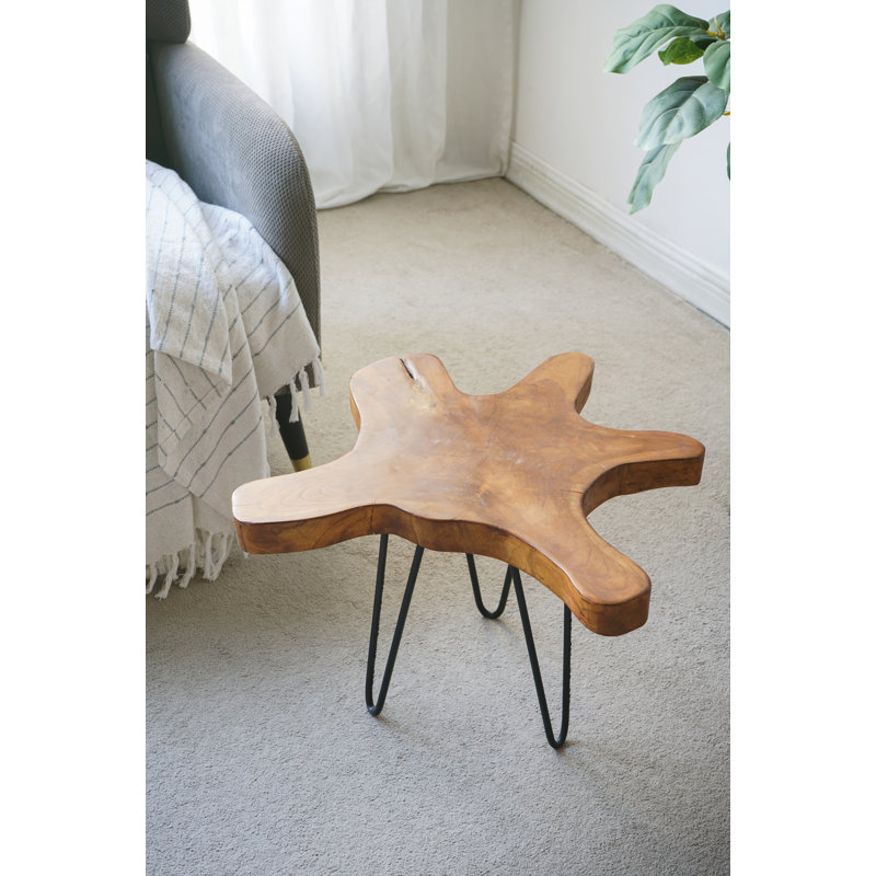 Table d'appoint en teck recyclé de 15,5 pouces avec bord naturel et pieds en épingle à cheveux en fer