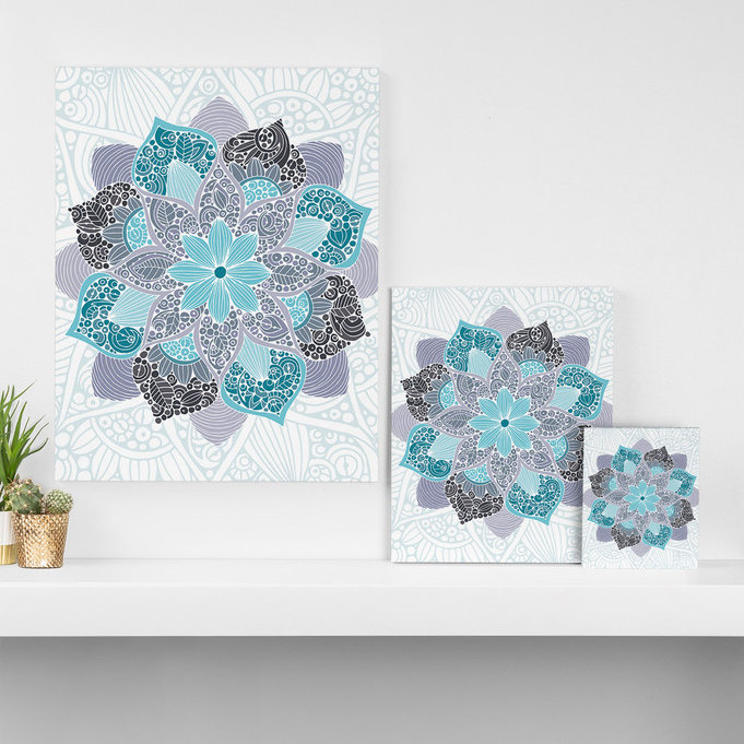 « petunia mandala », impression sur toile tendue, H 10 po x l 8 po x P 1,5 po