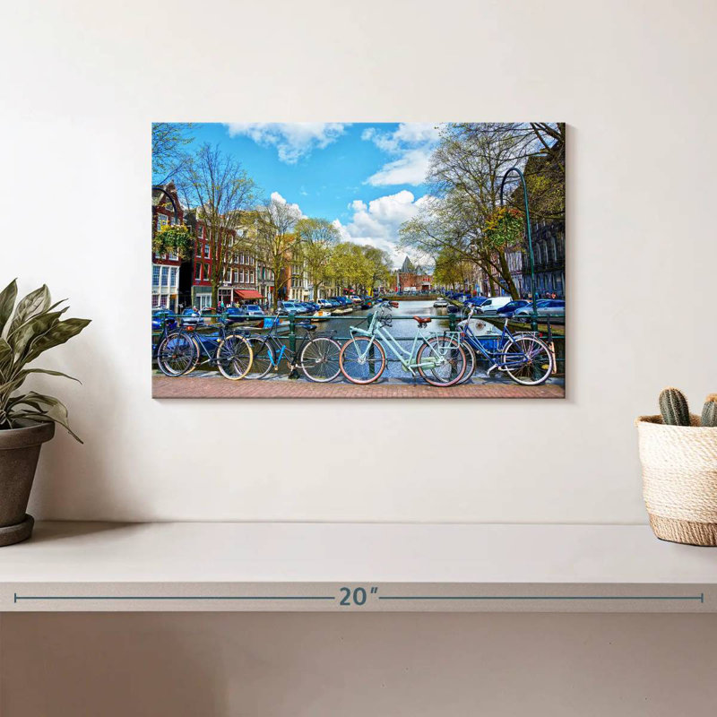 Lilie Amsterdam, vélos sur le pont, H 8 po x l 12 po