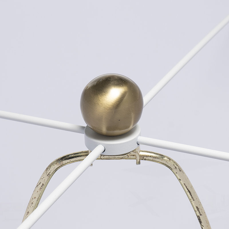 Élégante lampe de table en albâtre, parfaite pour ajouter une touche luxueuse à n'importe quelle pièce (assemblage de l'abat-jour requis)