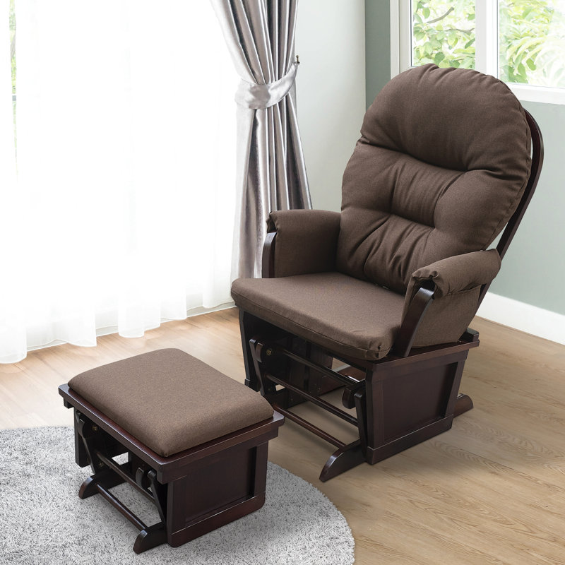 Chaise berçante et brun. Rembourrage confortable et respirant. Tissu en lin, base solide. Rembourrage facile d'entretien. Style moderne, base en bois,