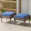 Ensemble de 2 repose-pieds d'extérieur en rotin brun avec coussin bleu pour cour arrière ou terrasse