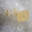 Cristaux de calcite sur cristaux de quartz à échelle mm