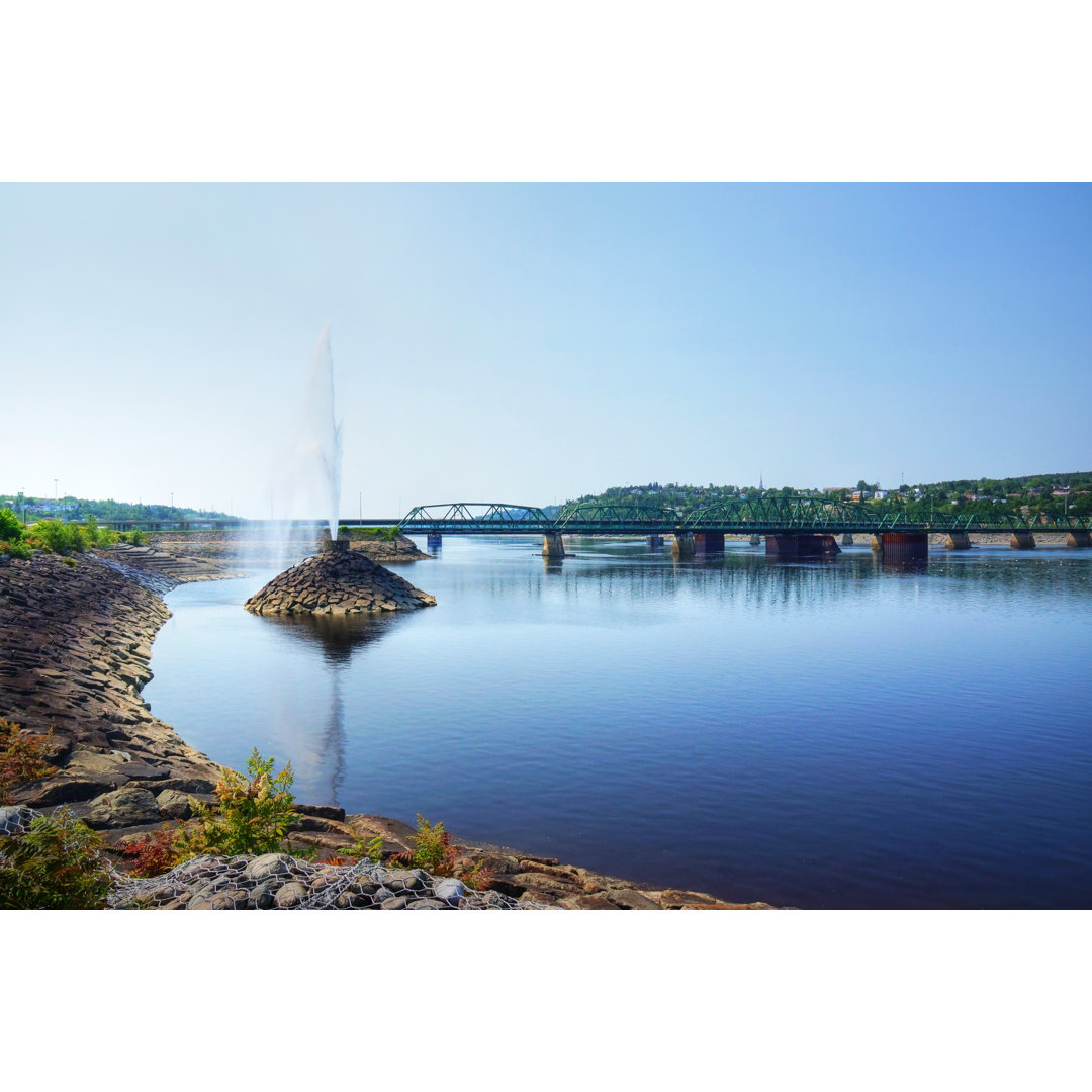 Wasserfontäne von Bridge - Leinwanddrucke